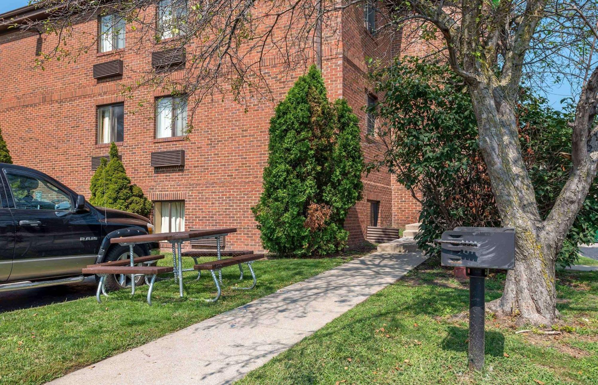 Suburban Studios Indianapolis Northwest - College Parks Exterior foto